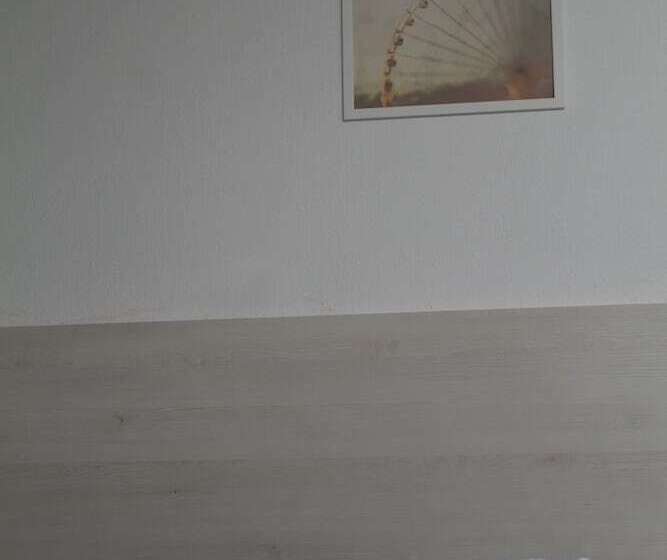 اتاق استاندارد یک نفره, Garni Hotel 11tica Dm