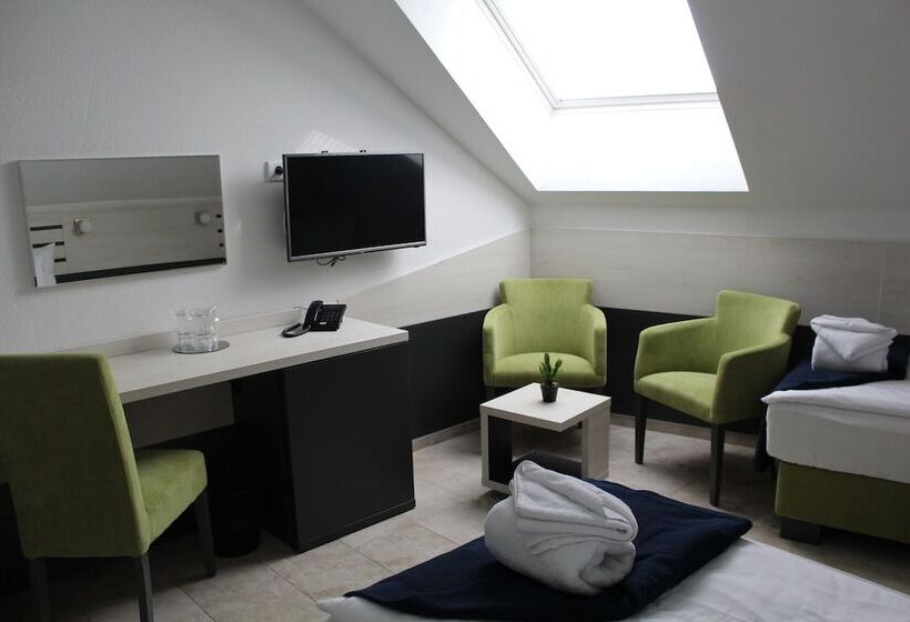 اتاق استاندارد یک نفره, Garni Hotel 11tica Dm