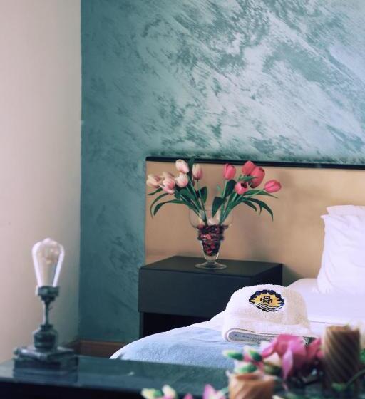 اتاق لوکس با بالکن, Rabiya Marine