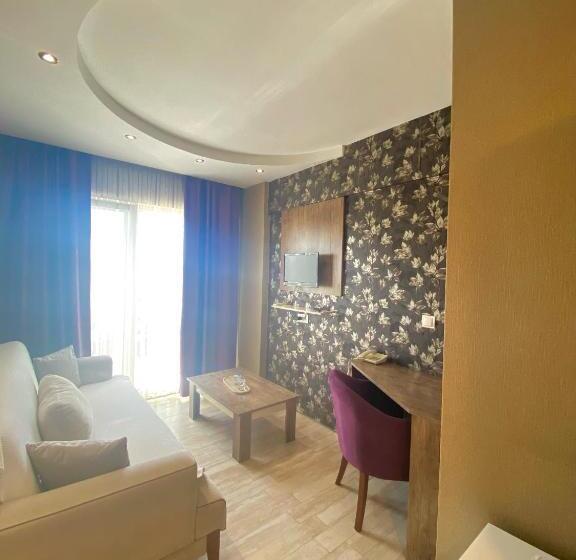 ジュニアスイート, Udi