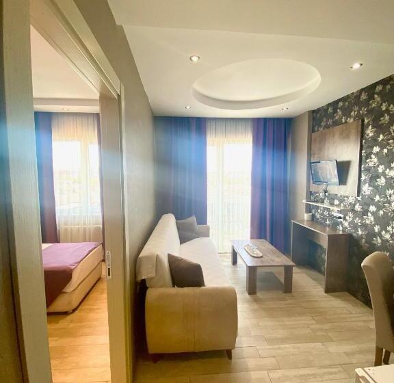 ジュニアスイート, Udi