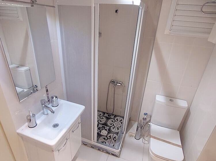 スタンダードルーム, Udi