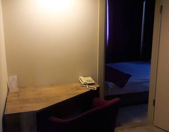 スタンダードルーム, Udi