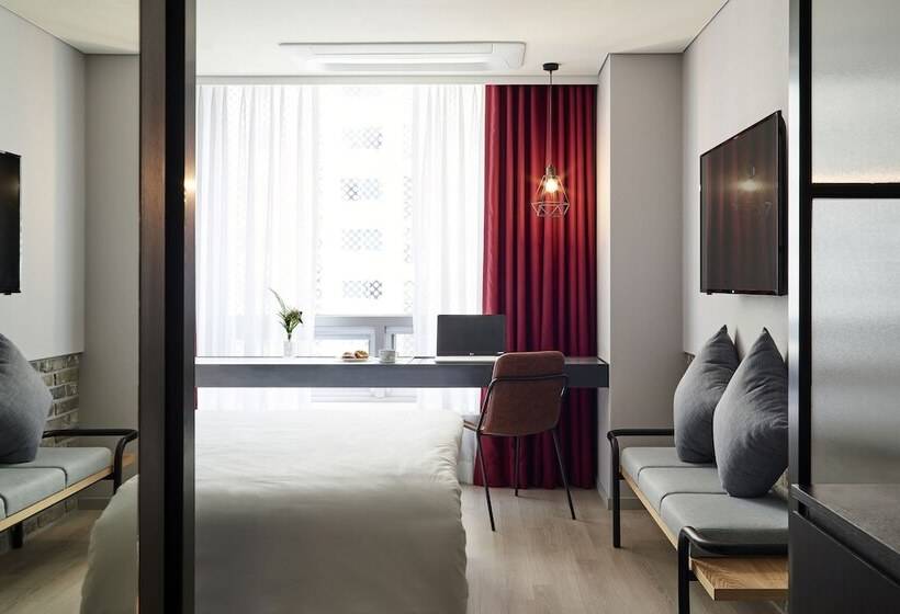 Quarto superior, Newv