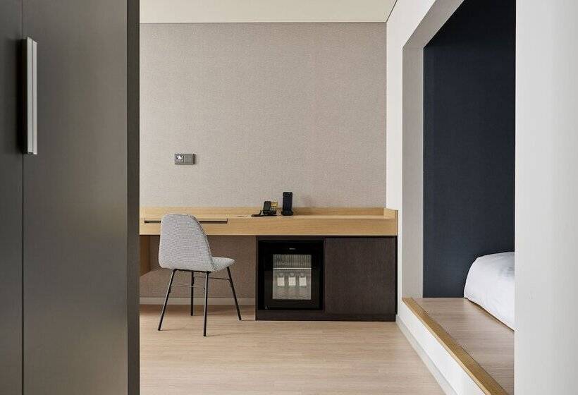 Quarto Familiar Deluxe, Newv