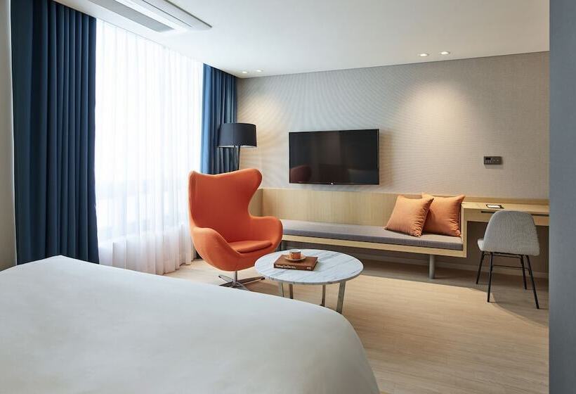 Quarto Familiar Deluxe, Newv