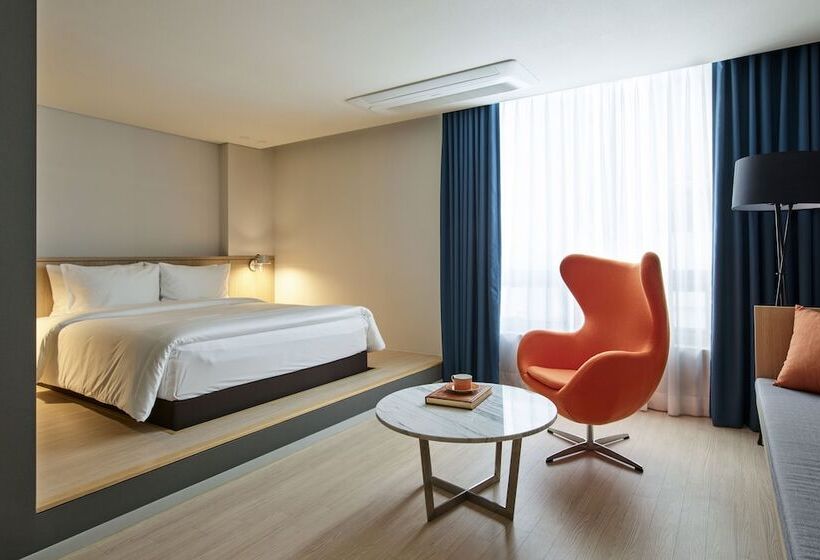 Quarto Familiar Deluxe, Newv