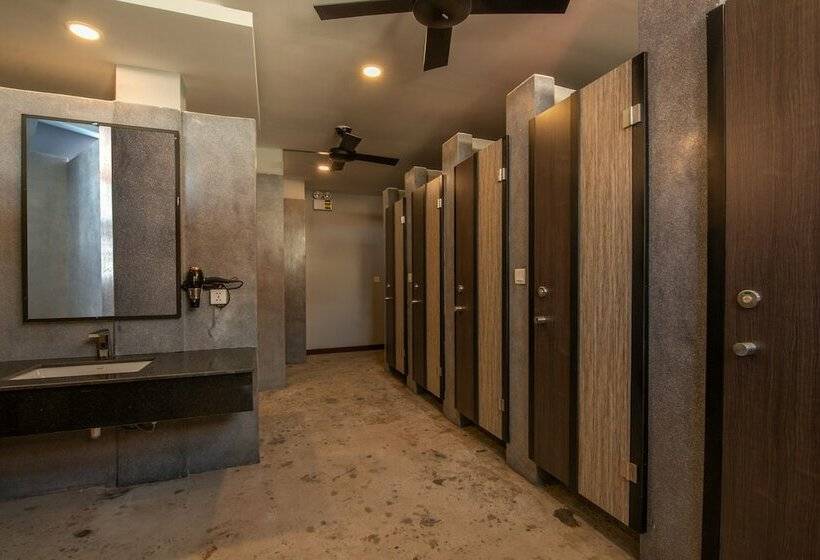 バスルーム共有のシングルスタンダード, The Twizt   Lifestyle Hostel &