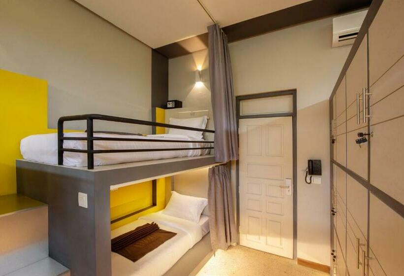 ルームシェアのワンベッド, The Twizt   Lifestyle Hostel &