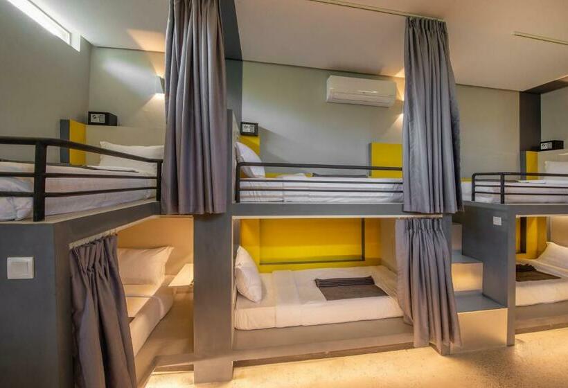 ルームシェアのワンベッド, The Twizt   Lifestyle Hostel &