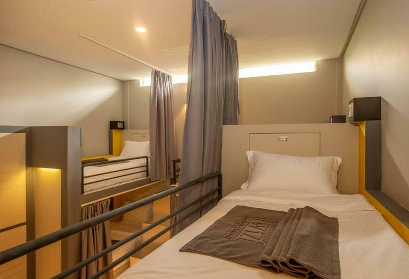 ルームシェアのワンベッド, The Twizt   Lifestyle Hostel &