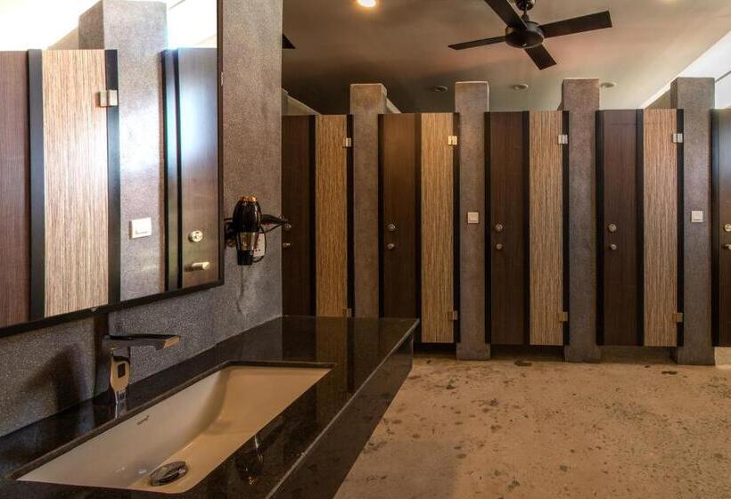 ルームシェアのワンベッド, The Twizt   Lifestyle Hostel &