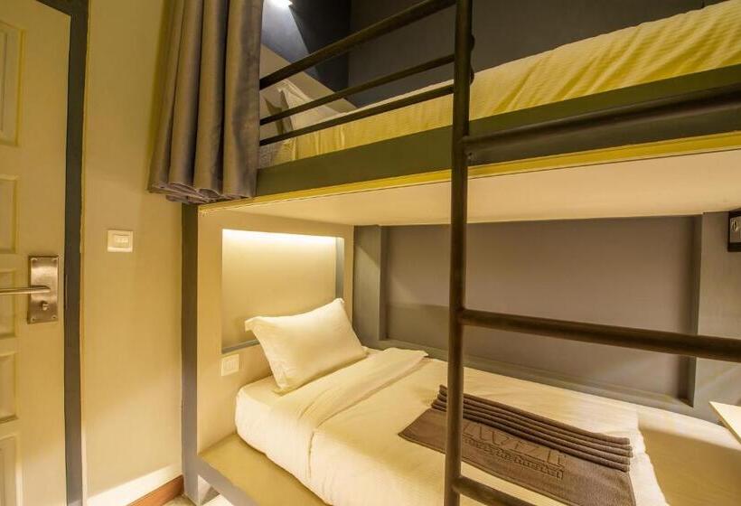 バス共有のスタンダードルーム, The Twizt   Lifestyle Hostel &