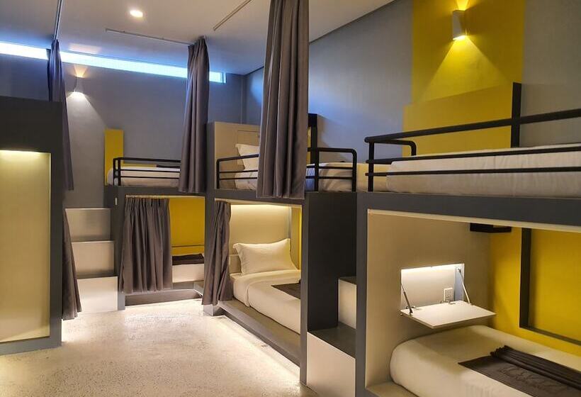ルームシェアのワンベッド, The Twizt   Lifestyle Hostel &