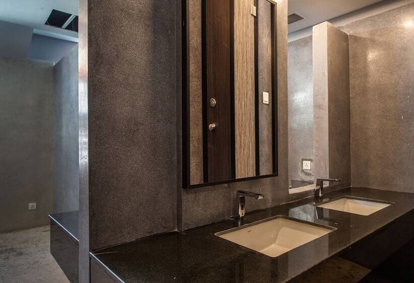 バス共有のスタンダードルーム, The Twizt   Lifestyle Hostel &