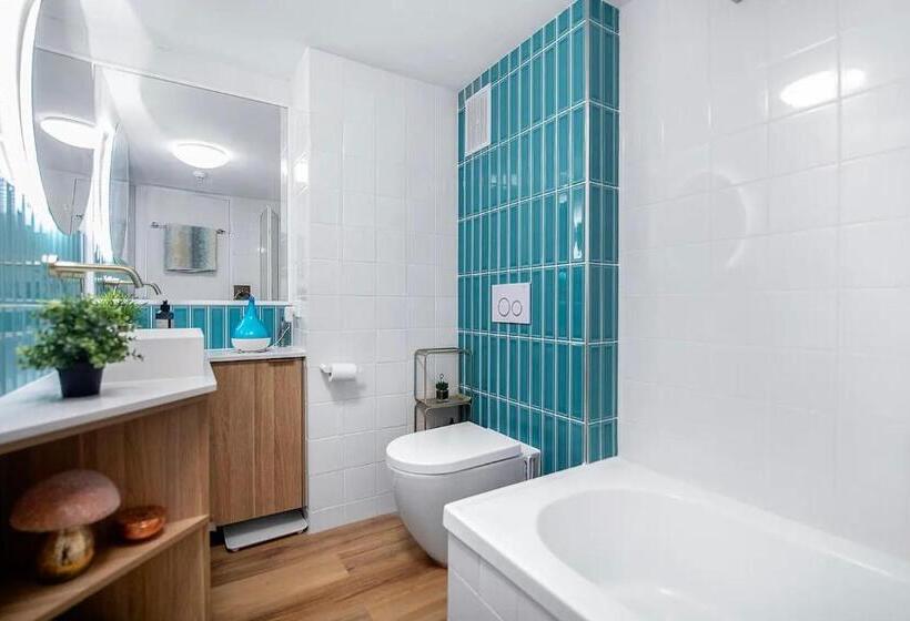 شقة ديلوكس غرفتين نوم مطلة على البحر, Olympus Beachfront Apartments