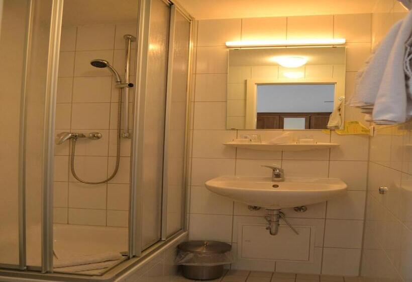 Classic room with balcony, The Dubliner Hotel & Irish Pub