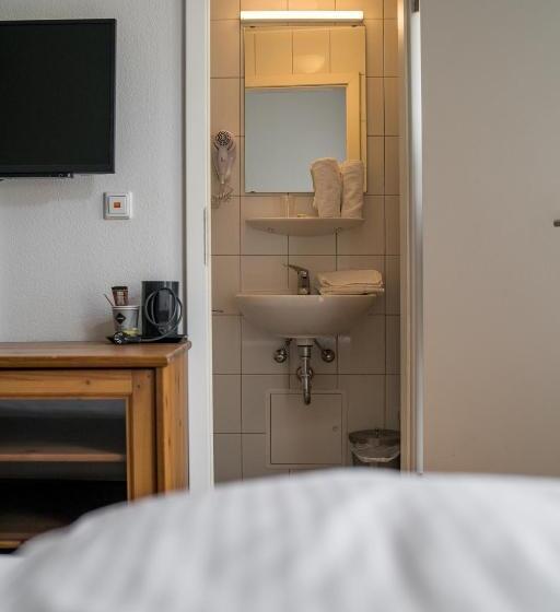 Classic room with balcony, The Dubliner Hotel & Irish Pub