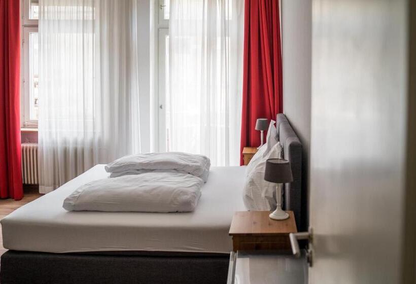 Classic room with balcony, The Dubliner Hotel & Irish Pub