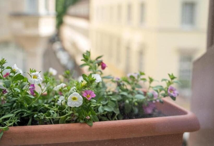 Classic room with balcony, The Dubliner Hotel & Irish Pub