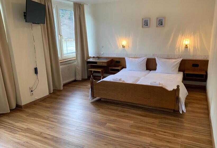 スーペリアールーム, Zur Schönen Aussicht