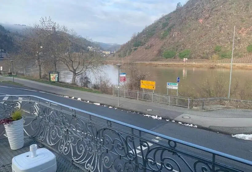 سوییت جونیور با بالکن, Zur Schönen Aussicht