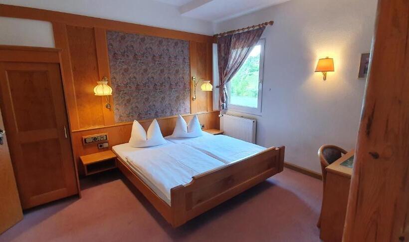 スーペリアールーム, Zur Schönen Aussicht