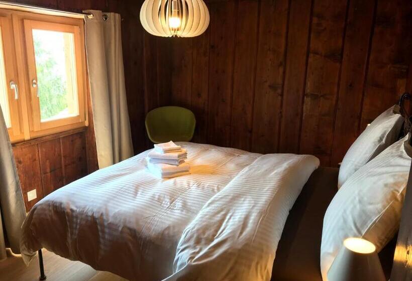 غرفة قياسية ثلاثية, La Grande Maison