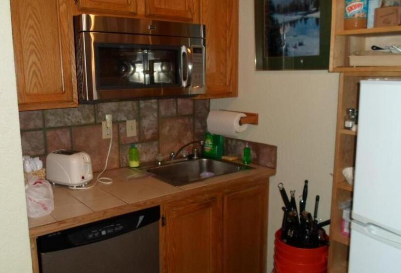 スタンダードスタジオ, The Lodge At Lake Tahoe