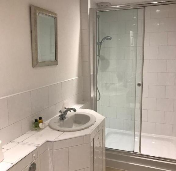 디럭스 룸, Barringtons