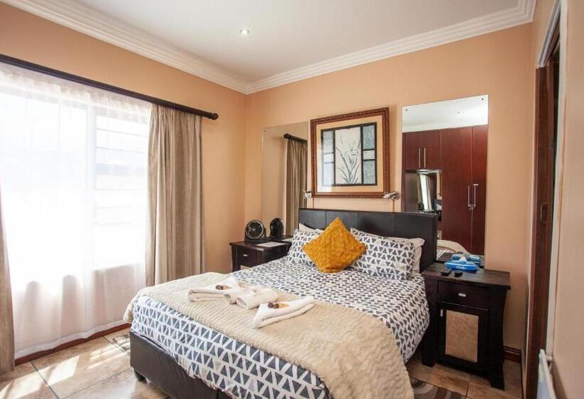 חדר אקזקיוטיב, Dolphin Dance Lodge