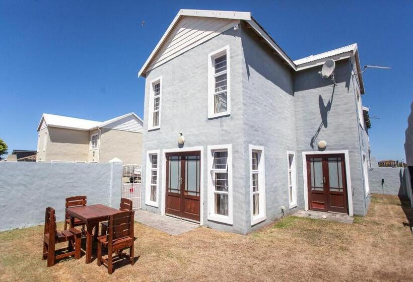 דירת שלושה חדרים, Dolphin Dance Lodge