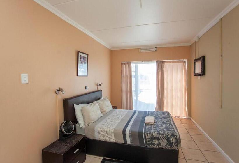 דירת שלושה חדרים, Dolphin Dance Lodge