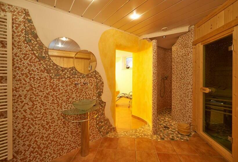 דירת משפחה, Gästehaus Emmi