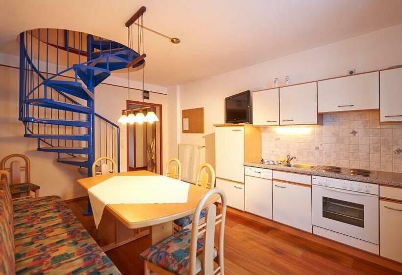 דירת משפחה, Gästehaus Emmi