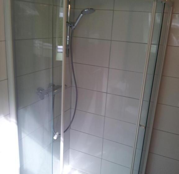 デラックスルーム, New Castle