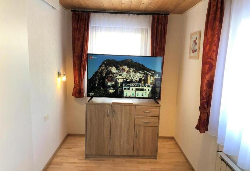 Апартаменты 1 Спальня с Видом, Schlossnerhof