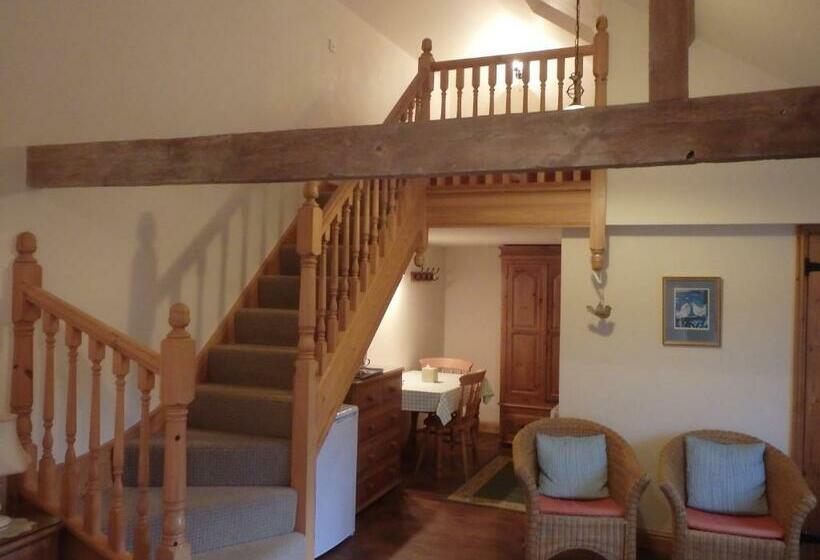 패밀리 룸, The Courtyard, Laurel Farm