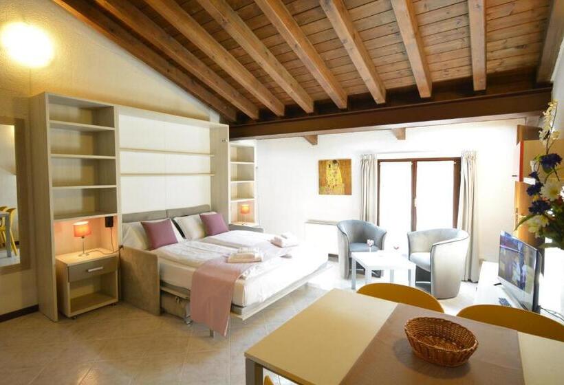 标准工作室, Residenza Corte Casara