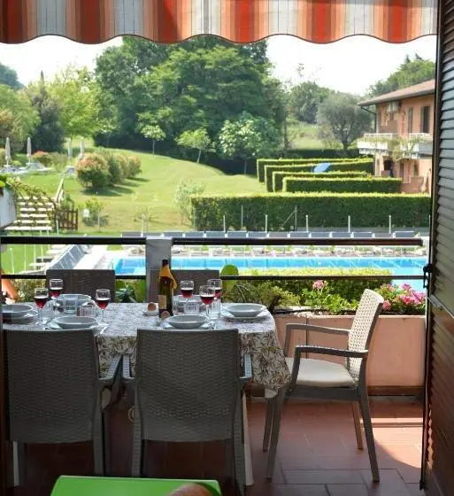 プールビューのバルコニー付１ベッドルームアパート, Residenza Corte Casara