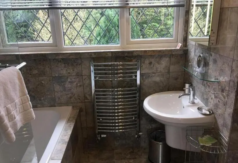 اتاق خانوادگی, Barncroft Luxury Bed & Breakfast