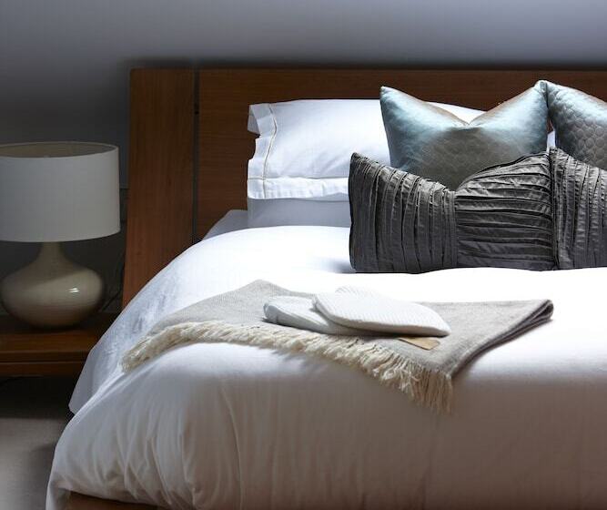 스위트, Cross Foxes Bar Grill Rooms