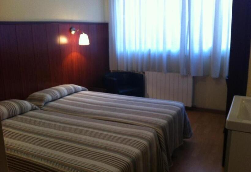 اتاق استاندارد با سرویس بهداشتی مشترک, Hostal Bejar