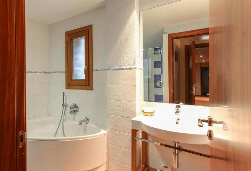 스탠다드 룸, Hostal Les Roquetes