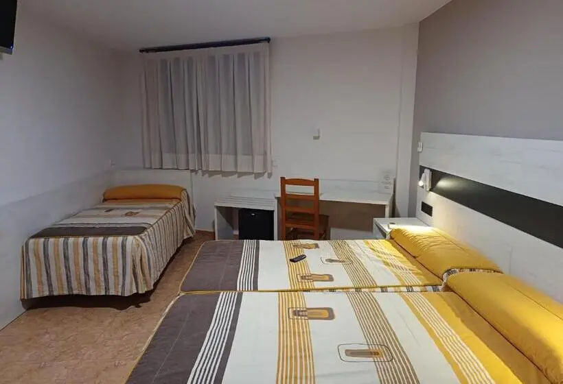 スタンダードトリプルルーム, Hostal Restaurante El Castillo