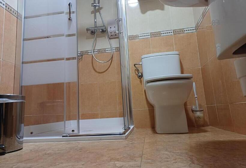 غرفة قياسية ثلاثية, Hostal Restaurante El Castillo