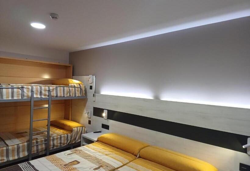 غرفة قياسية رباعية, Hostal Restaurante El Castillo