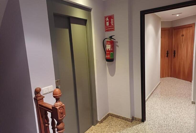 غرفة قياسية رباعية, Hostal Restaurante El Castillo