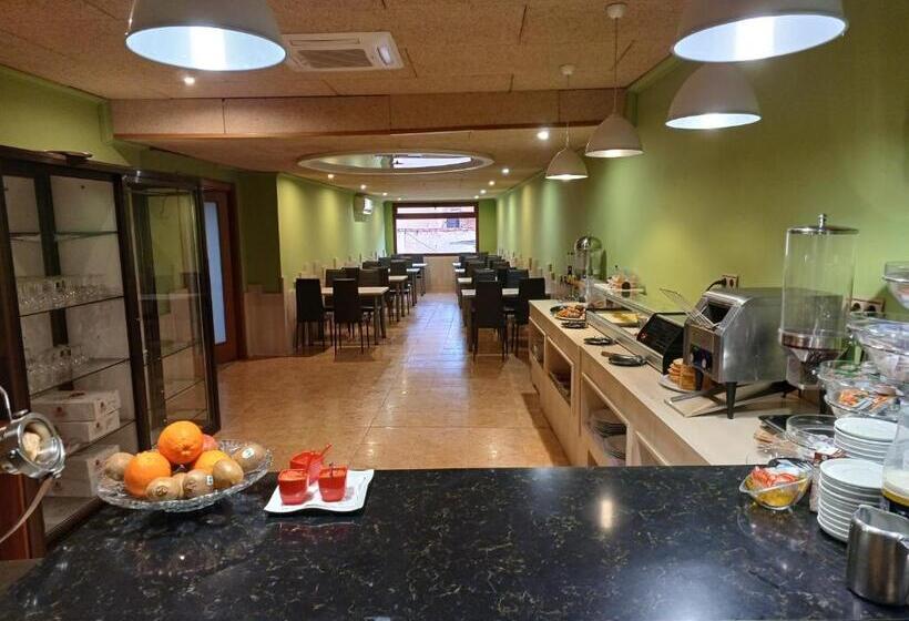 غرفة قياسية رباعية, Hostal Restaurante El Castillo