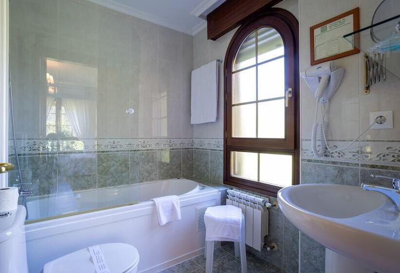 غرفة قياسية ثلاثية, Posada El Trasmerano